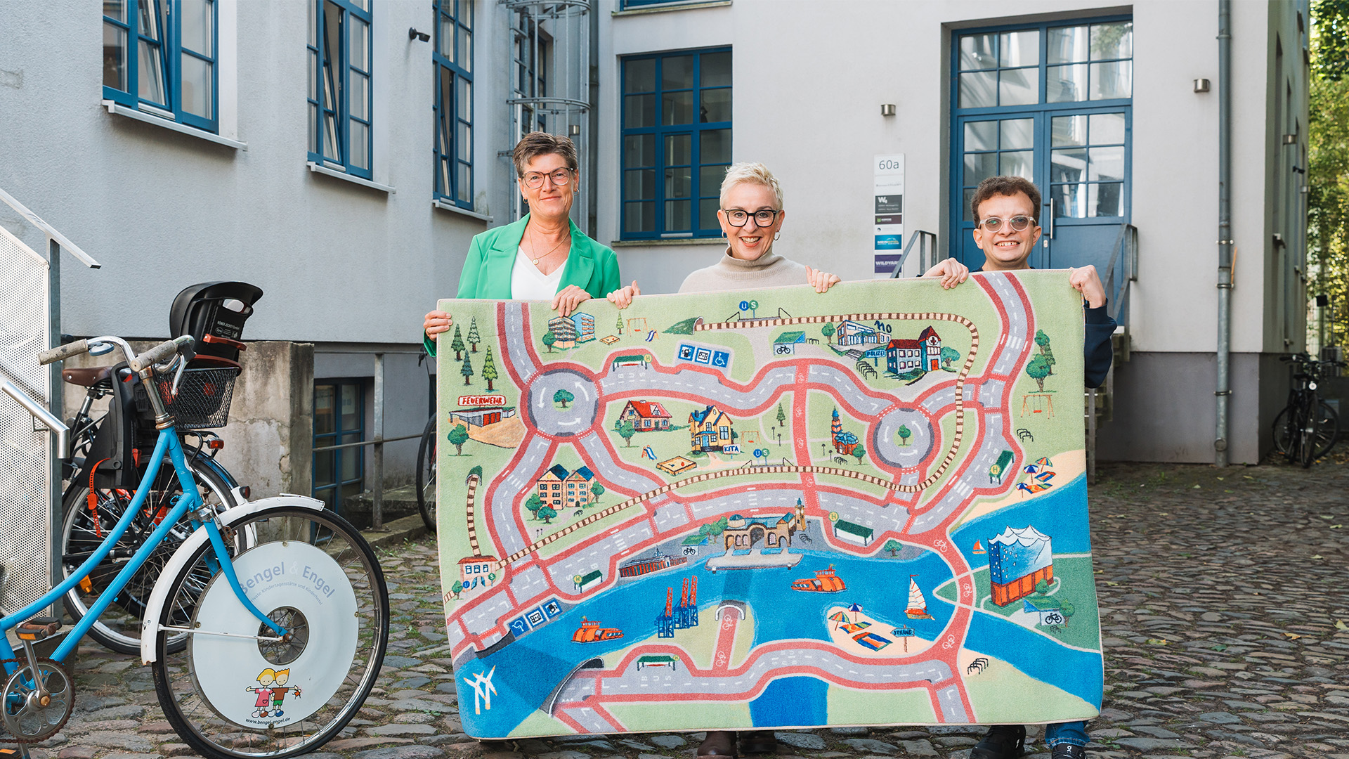 hvv Spielteppich Übergabe eines Spielteppichs an die Kita Bengel & Engel